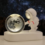Galaxy Astronaut Crystal Ball Night Light – USB Powered Planet Lamp, Warm Bedside Light & Birthday Gift for Home Decor