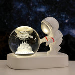 Galaxy Astronaut Crystal Ball Night Light – USB Powered Planet Lamp, Warm Bedside Light & Birthday Gift for Home Decor