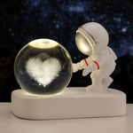 Galaxy Astronaut Crystal Ball Night Light – USB Powered Planet Lamp, Warm Bedside Light & Birthday Gift for Home Decor