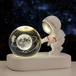 Galaxy Astronaut Crystal Ball Night Light – USB Powered Planet Lamp, Warm Bedside Light & Birthday Gift for Home Decor