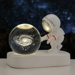 Galaxy Astronaut Crystal Ball Night Light – USB Powered Planet Lamp, Warm Bedside Light & Birthday Gift for Home Decor