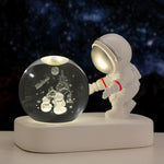 Galaxy Astronaut Crystal Ball Night Light – USB Powered Planet Lamp, Warm Bedside Light & Birthday Gift for Home Decor