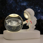 Galaxy Astronaut Crystal Ball Night Light – USB Powered Planet Lamp, Warm Bedside Light & Birthday Gift for Home Decor